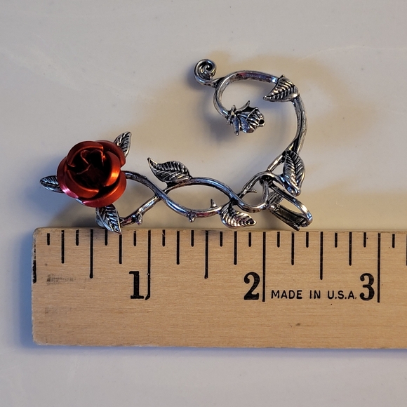 HOT TOPIC BLACKHEART Brand Silver-tone Red Rose Ear Cuff - Picture 8 of 16